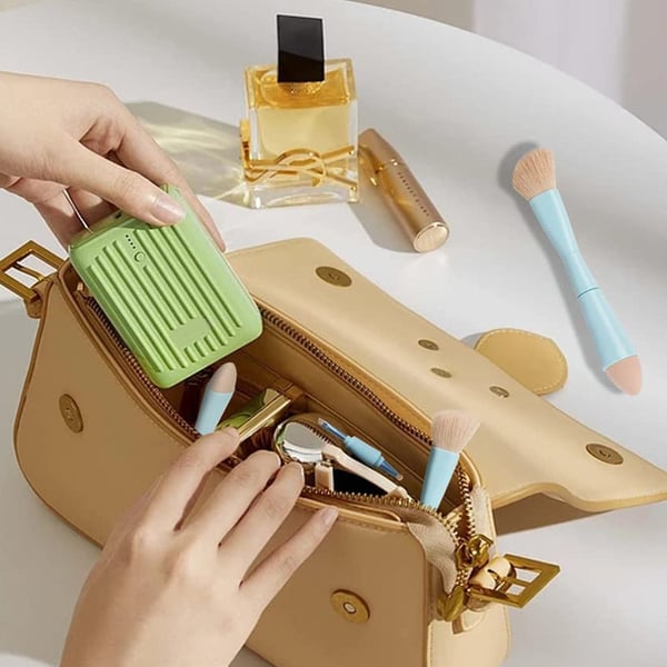 Brosse cosmétique multifonctionnelle 4 en 1
