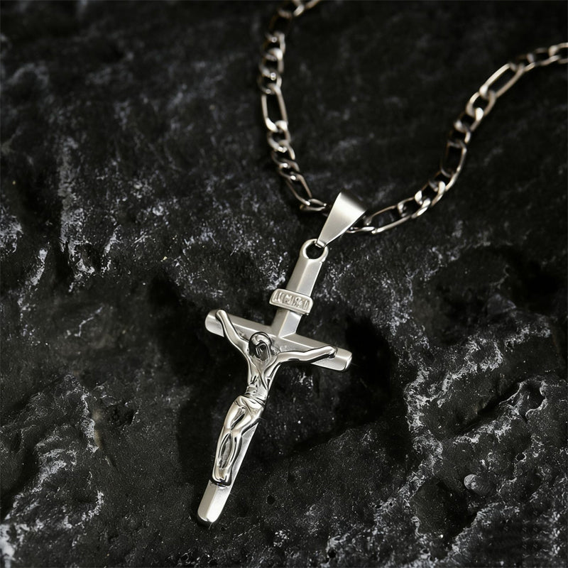 ✨ Collier Crucifix en Or – Motif INRI Détaillé, Chaîne Figaro Ajustable & Finition Éclatante 💛